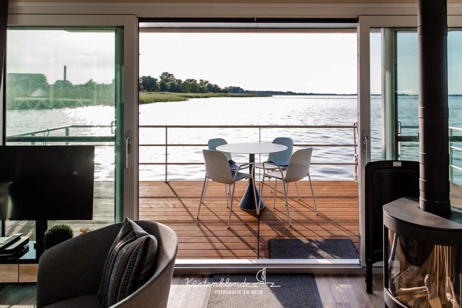 ホテル Hausboot Kranichnest リーブニッツ・ダムガルテン エクステリア 写真