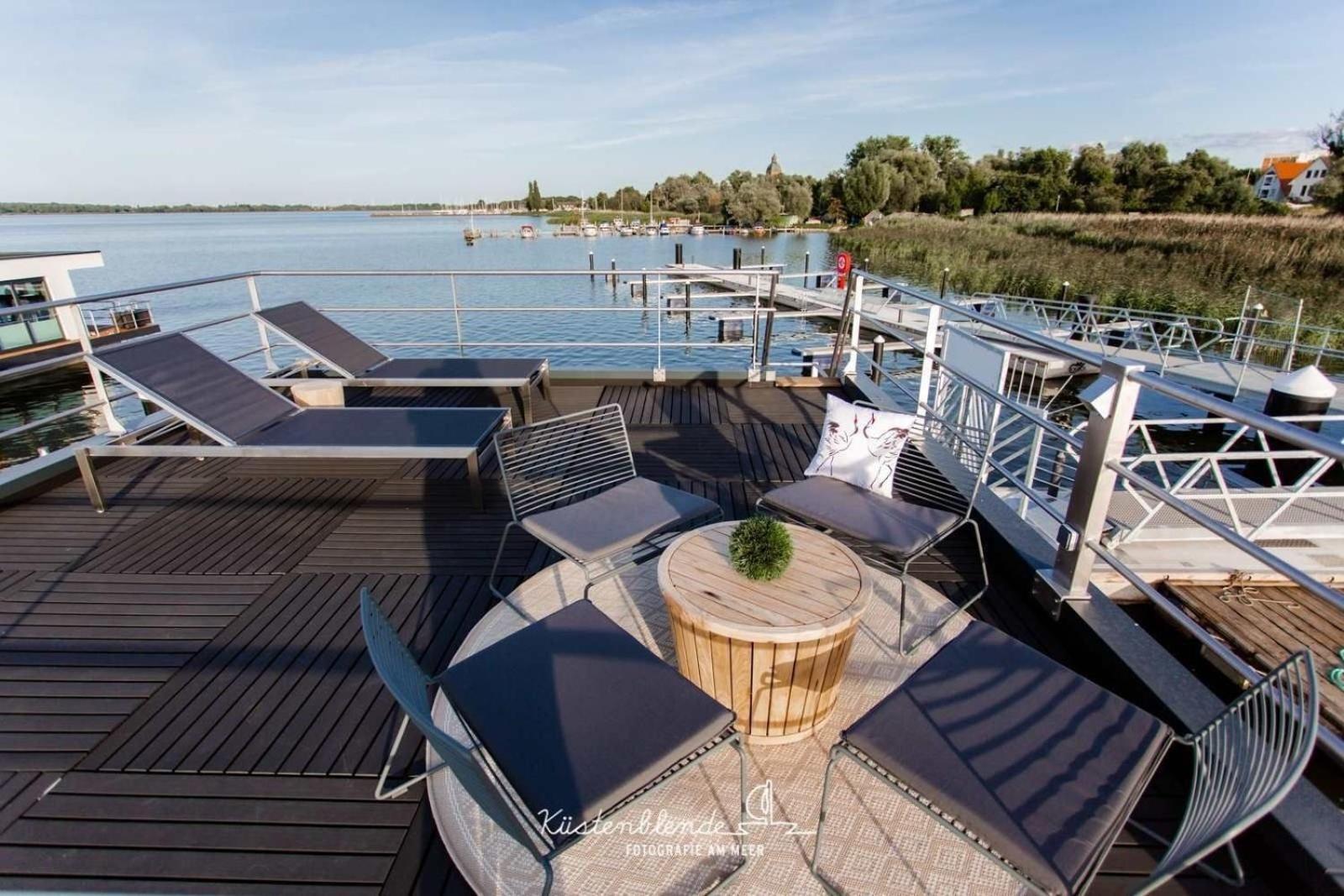 ホテル Hausboot Kranichnest リーブニッツ・ダムガルテン エクステリア 写真