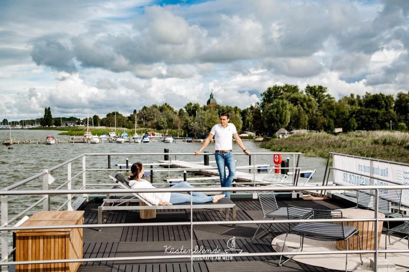 ホテル Hausboot Kranichnest リーブニッツ・ダムガルテン エクステリア 写真