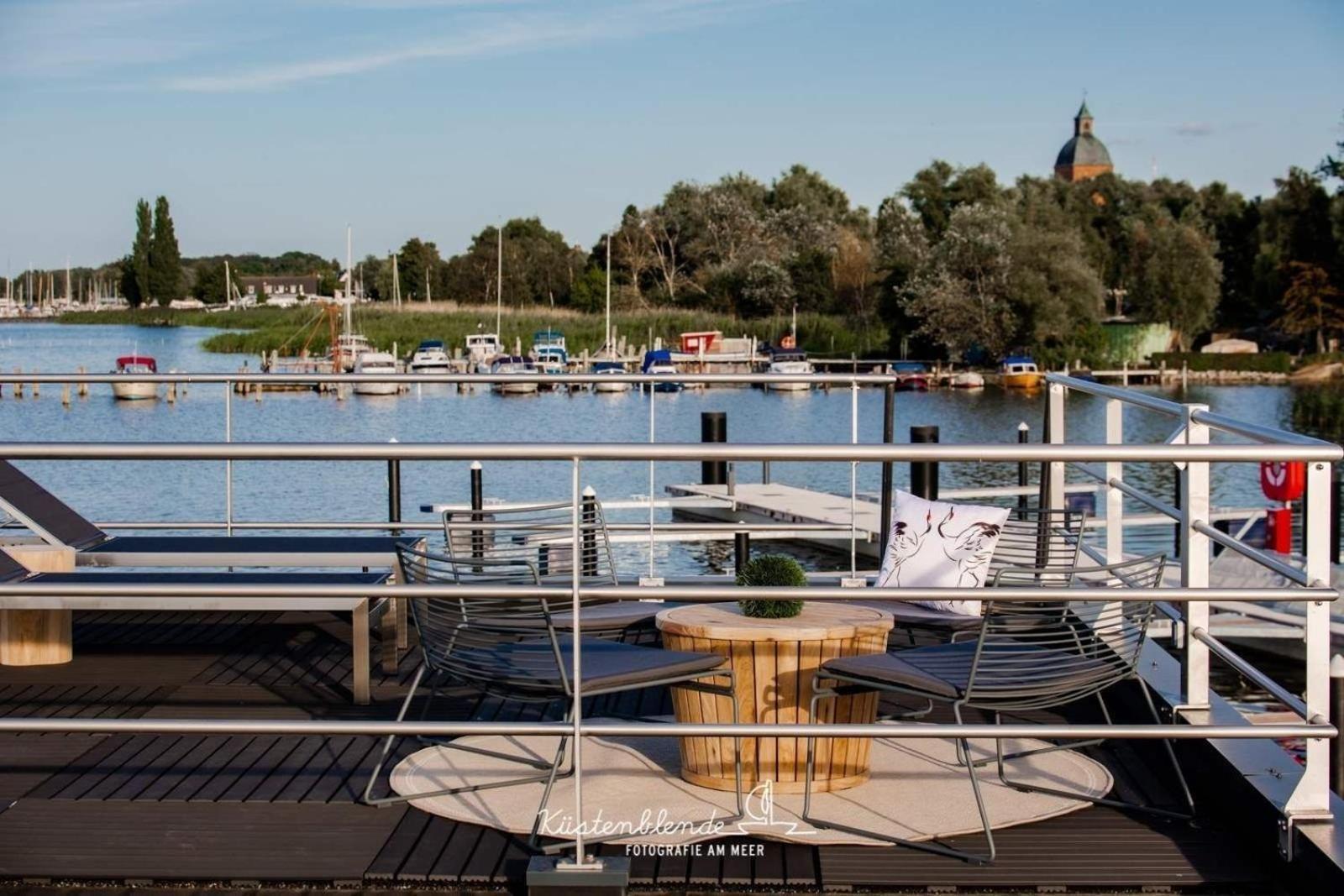 ホテル Hausboot Kranichnest リーブニッツ・ダムガルテン エクステリア 写真