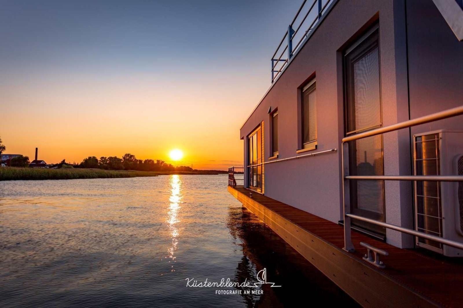 ホテル Hausboot Kranichnest リーブニッツ・ダムガルテン エクステリア 写真